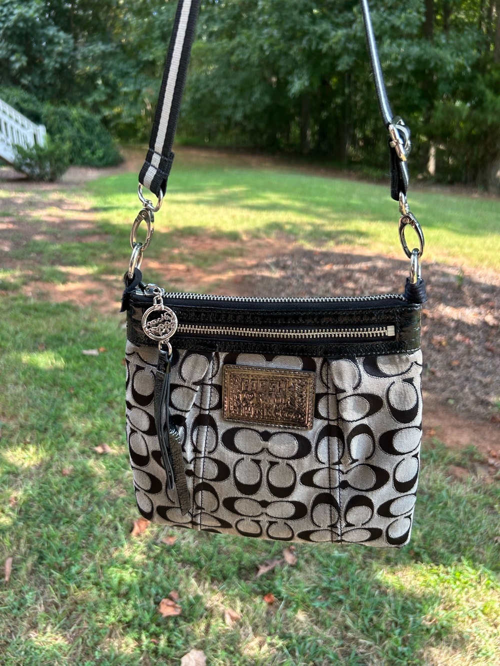 Coach Poppy Signature Crossbody / Swingpack Bag Black Silver
